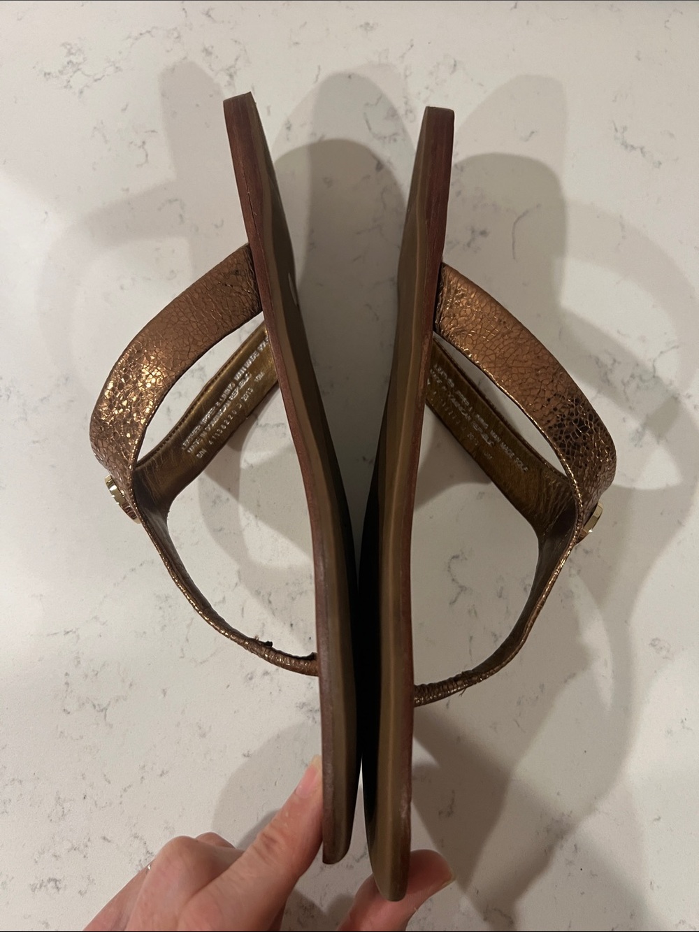 Tory Burch metallic gold crackled leather thong sandals size 10 - Picture 12 of 15